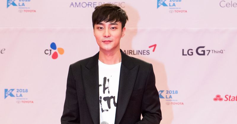 Roy Kim appears for questioning in Burning Sun Scandal case, fans react to singer's apology