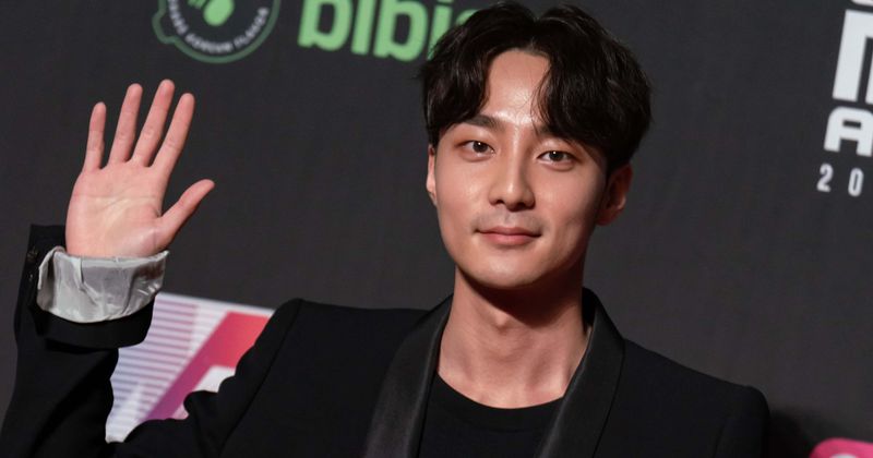 Roy Kim appears for questioning in Burning Sun Scandal case, fans react to singer's apology
