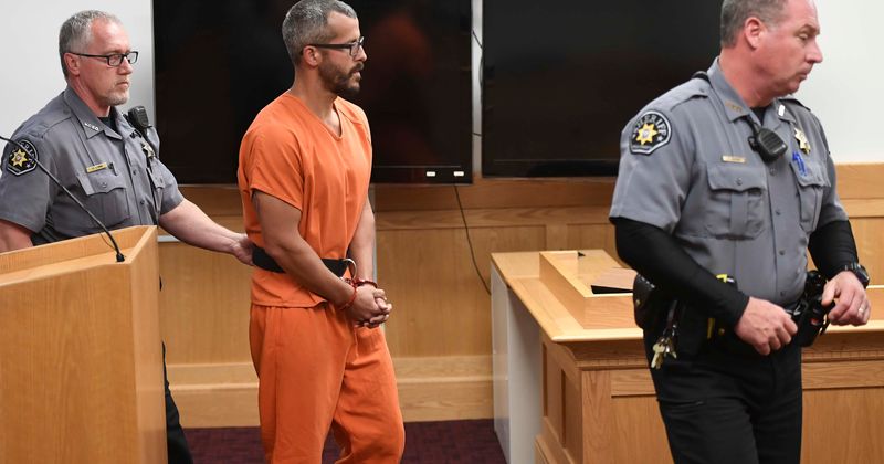 Chris Watts may be forced to remove photos of murdered wife, daughters he keeps in his cell following petition