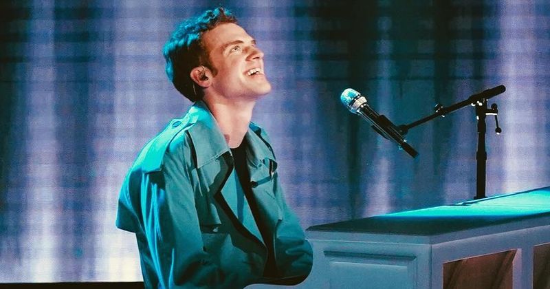 Jeremiah Lloyd's 'American Idol' season 17 performance of 'Almost Heaven' gets fans opening up about their homophobic families