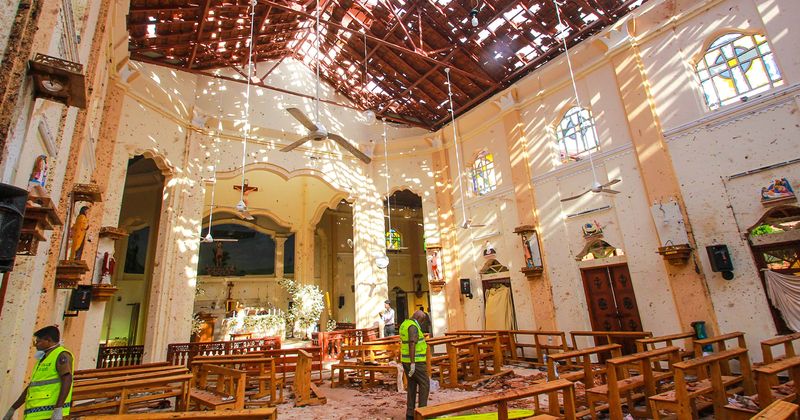 Sri Lanka bombings: Death toll rises to 359 in hotel and church blasts, ISIS claims responsibility for attacks