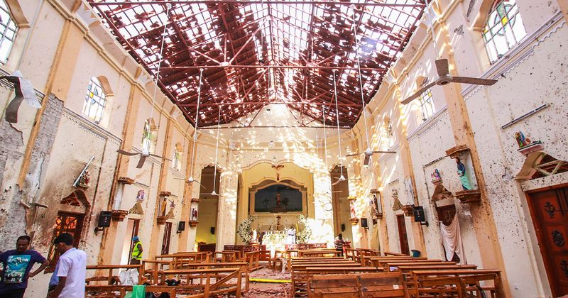 Sri Lanka bombings: Police chief warned about possible blasts 10 days before deadly Easter attacks