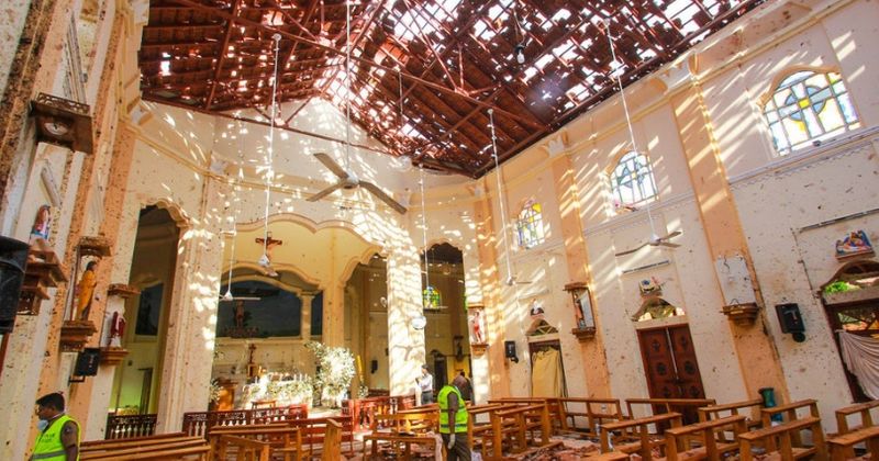 Sri Lanka bombings: Police chief warned about possible blasts 10 days before deadly Easter attacks