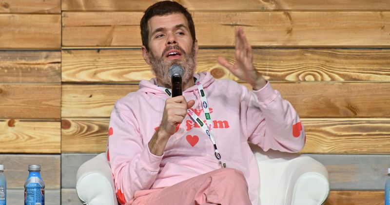 Perez Hilton goes on another bizarre rant about Britney Spears, gets slammed