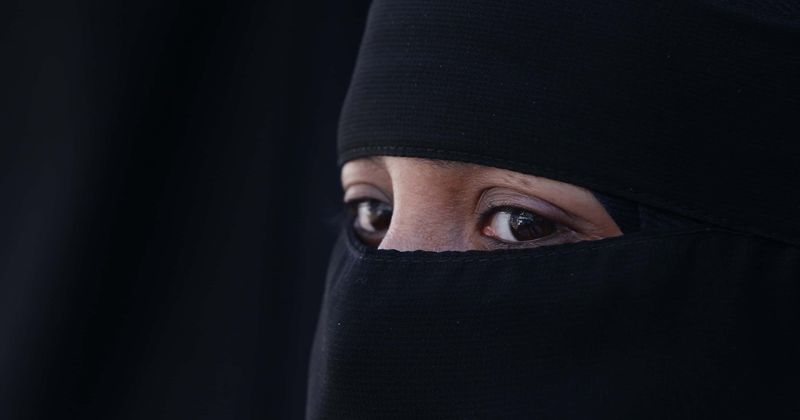 Sri Lanka bans burqas for 'public protection' after recent terror attacks