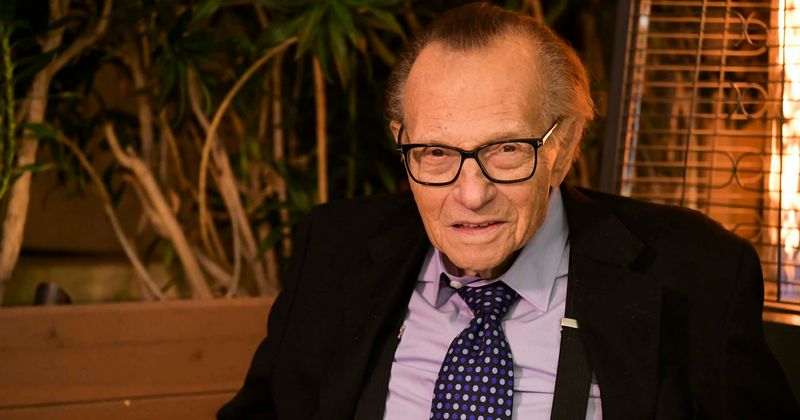 Larry King hospitalized after suffering another heart attack and cardiac arrest