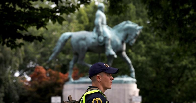 Charlottesville confederate statues are war monuments protected by state law, Virginia judge rules
