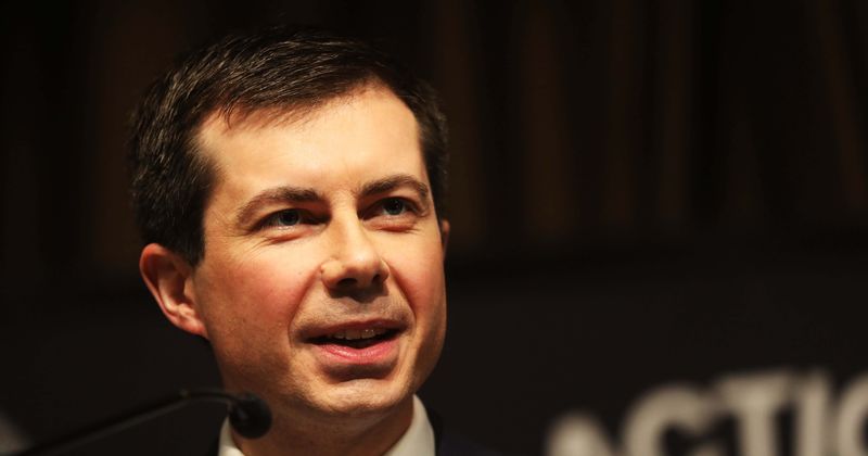 Pete Buttigieg heckled several times by homophobic protesters at Texas event; Beto O'Rourke comes to his defense