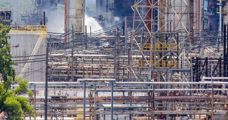 3 dead, 1 missing after massive explosion at silicone plant in Illinois