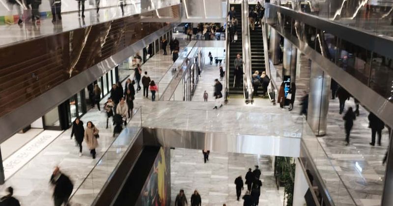 One killed, two injured in Fort Lauderdale mall shooting, gunman in custody