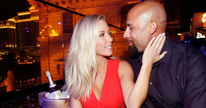 Kendra Wilkinson relays breakdown of her marriage with Hank Baskett in teary Insta story