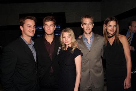 The cast celebrates the 100th episode back in 2002 (Getty Images)