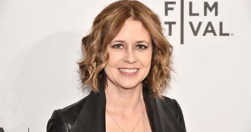 Jenna Fischer wears a towel to Jimmy Kimmel Live