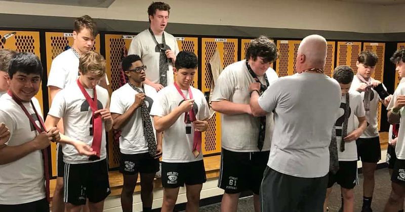 Alabama high school football coaches go viral for teaching life skills in inspirational 'Manly Monday' classes