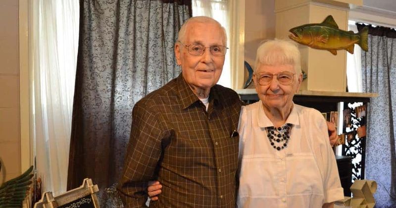 Florida couple married for 62 years die just 90 minutes apart, holding hands