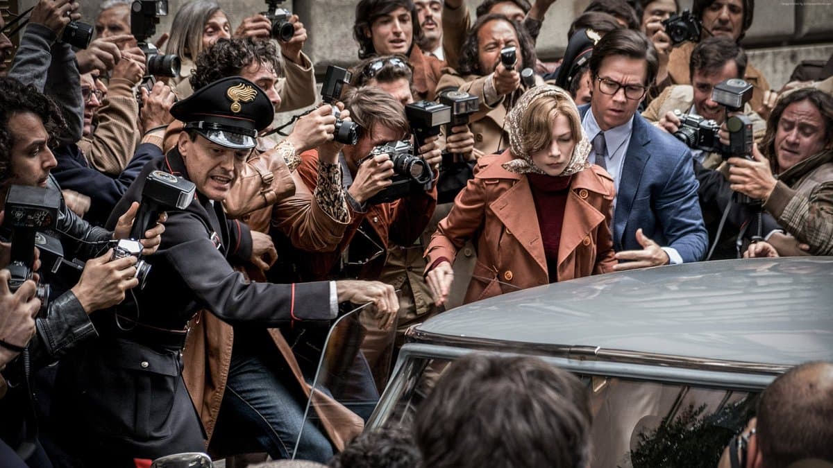 Michelle Williams and Mark Wahlberg in a still from 'All the Money in the World' (Twitter)