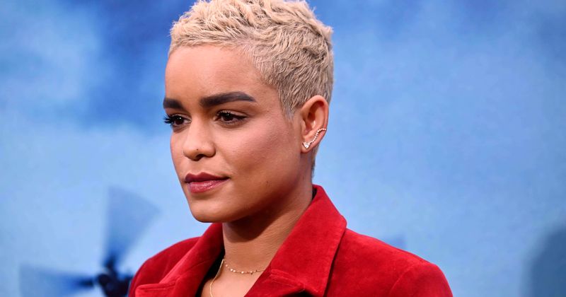 'Godzilla: King of the Monster' star Elizabeth Ludlow excited about playing a pilot in monster movie: 'I love strong female characters'