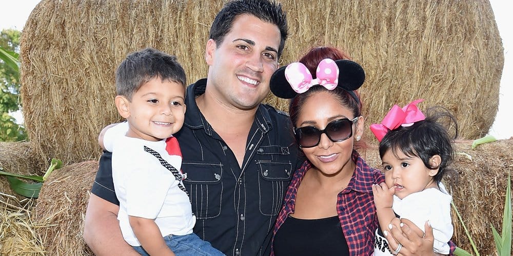 Snooki with her husband and children (Twitter)