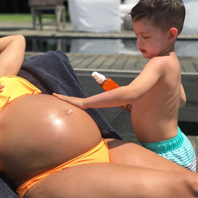 The first-time mom-to-be has been keeping her followers well-documented on her ongoing pregnancy. (Source: Instagram)