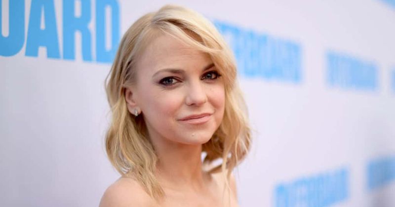 Anna Faris opens up about getting a boob job because she really wanted to fill in a bikini