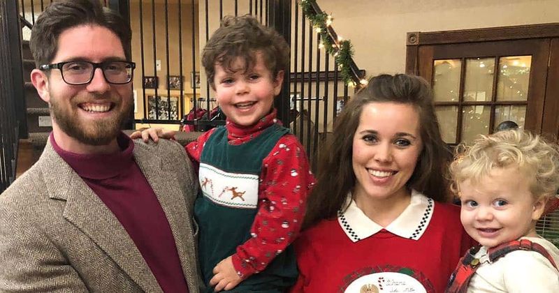 Jessa Duggar recalls giving birth to her third child on the couch before being rushed to the hospital in new video