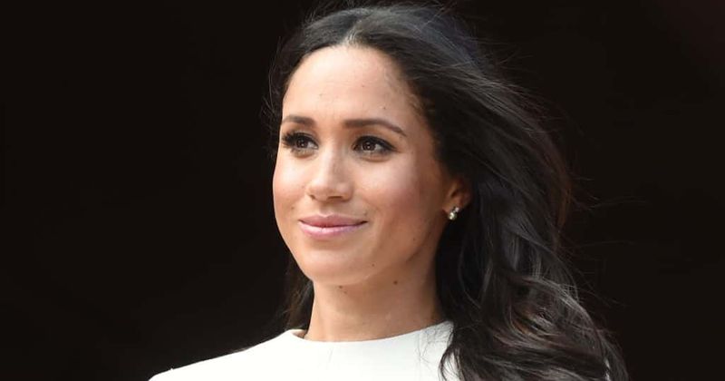 Meghan Markle's sister blasts her on Twitter for inviting 2,000 strangers to the Royal Wedding but not her own family