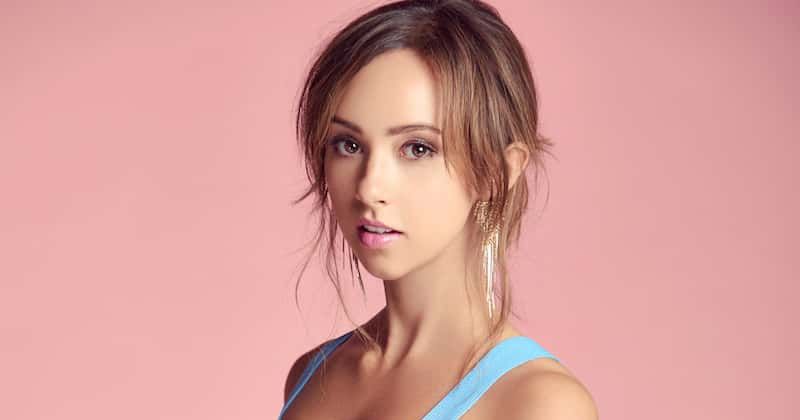 'GLOW' star Britt Baron reveals Justine finds humor in the glitz of Las Vegas, but she isn't drawn to it