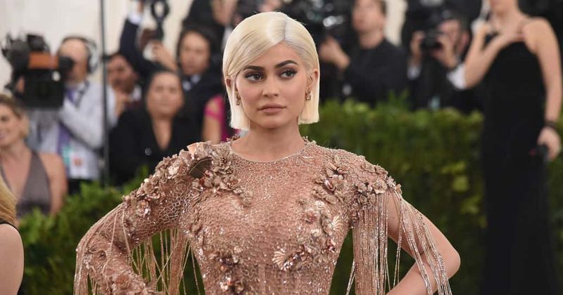 Kylie Jenner debuts new hairdo while taking Stormi out for a stroll