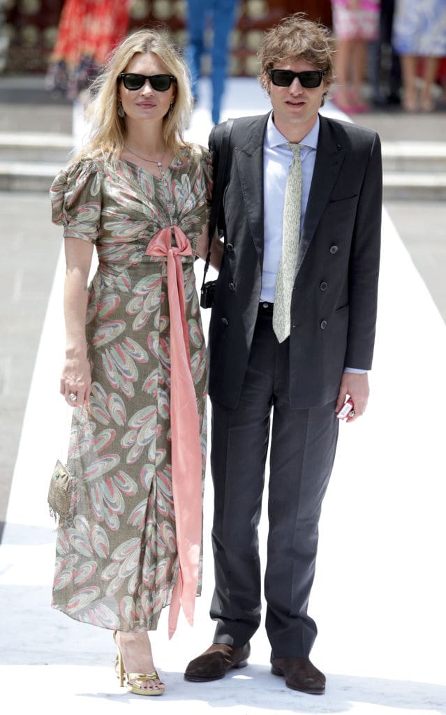Supermodel Kate Moss (L) and her boyfriend Count Nikolai Von Bismarck (R) (Photo by Raul Sifuentes/Getty Images)