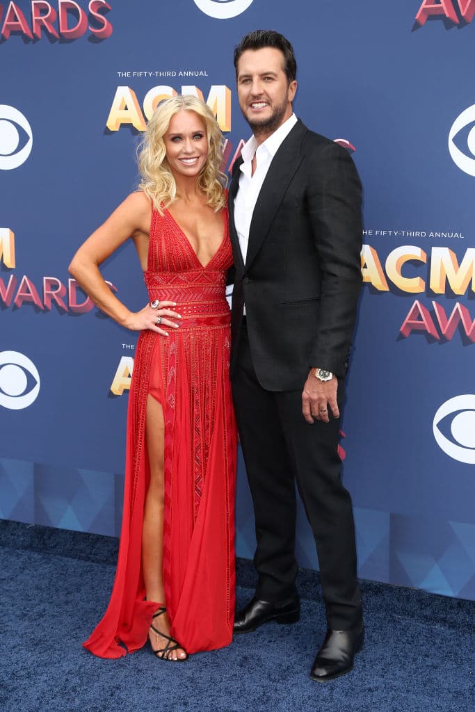 Caroline Boyer (L) and Luke Bryan attend the 53rd Academy of Country Music Awards at MGM Grand Garden Arena on April 15, 2018 in Las Vegas, Nevada (Photo by Tommaso Boddi/Getty Images)