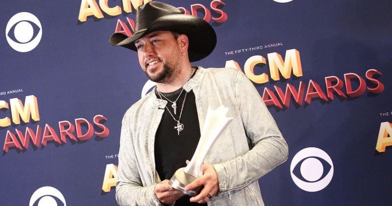 Jason Aldean dedicates his Entertainer of the Year award to the lost souls of the Las Vegas massacre