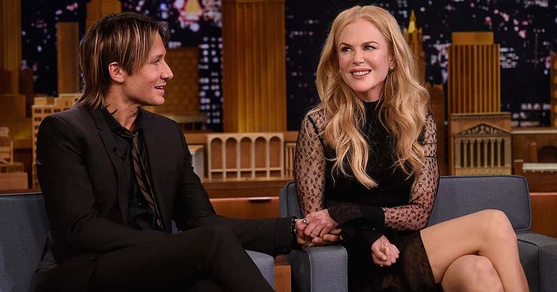 Shutting down break up rumors in style, Keith Urban and Nicole Kidman were seen cuddling on the AMC awards red carpet