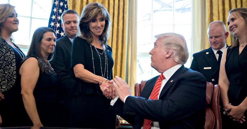 Air Force ace Tammie Jo Shults hailed as 'American hero' for landing stricken Southwest jet after midair engine explosion
