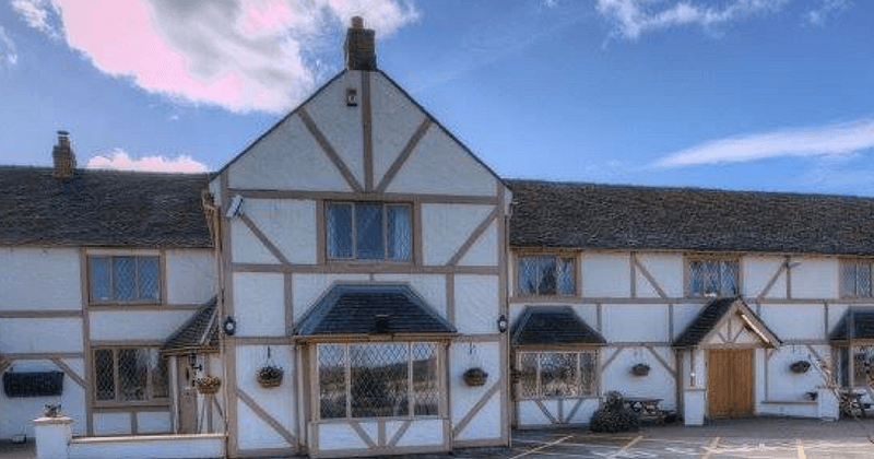 Furious mother demands apology from the pub that told her to "control kids or leave"