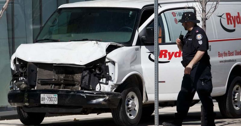 Toronto van attack: 'Cop deserves a medal' hero police officer praised for single-handedly arresting suspect