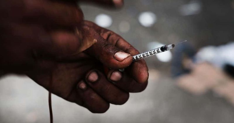 Shocking video shows San Francisco commuters walking through a BART station filled with drug abusers