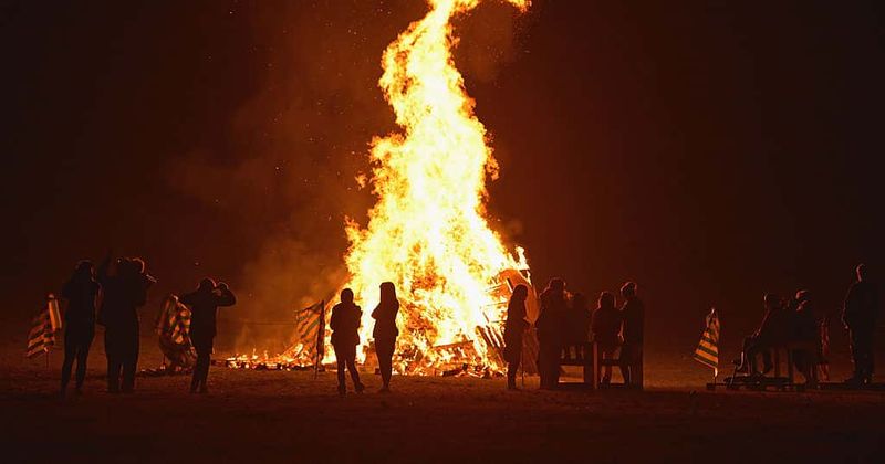30 suffer burns from a bonfire explosion at Jewish celebration in London