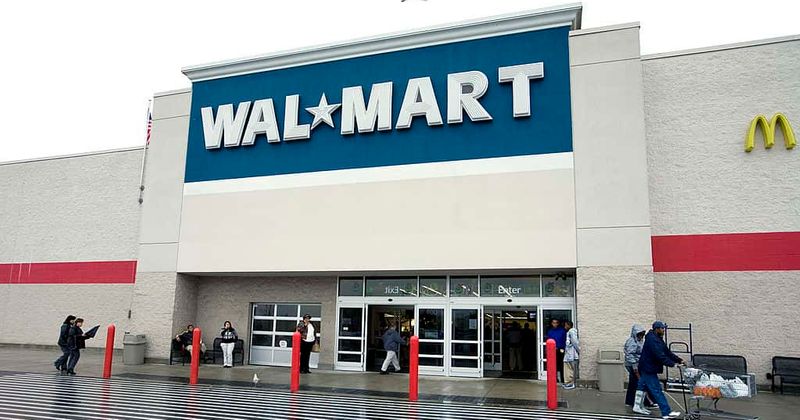 Walmart slammed for making veteran who was raising money for VFW sit outside in the rain