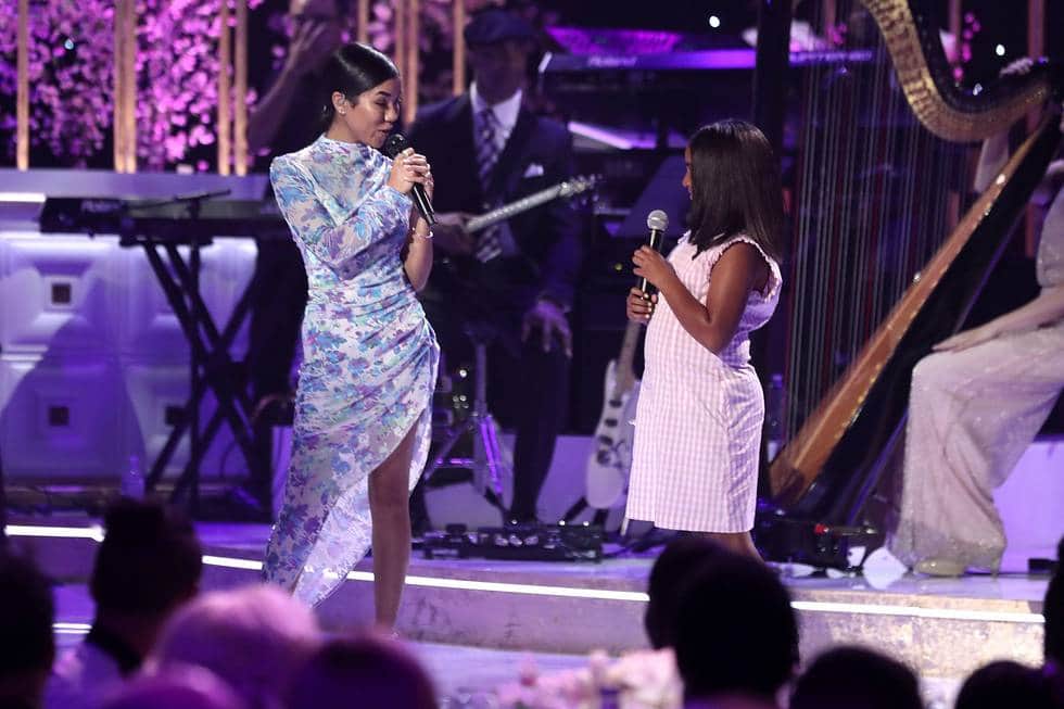 Jhene Aiko and daughter Namiko Love Browner perform on stage. (Source: Slate PR)