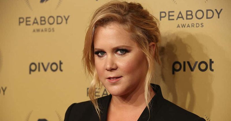 Amy Schumer interrupts up-and-coming comic's performance to 'practice' SNL routine
