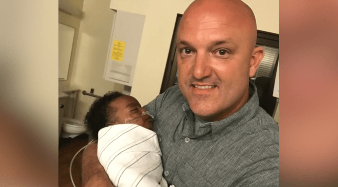 Deputy Jeremie Nix holding 3-month-old Kingston in the hospital. (Screenshot)