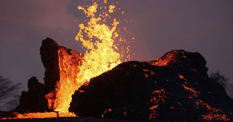 BREAKING: Hawaii on red alert as experts say Kilauea volcano major eruption "imminent"