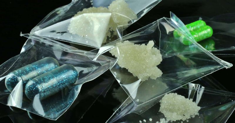 Woman who swallowed 106 capsules with 930 grams of pure cocaine arrested at airport