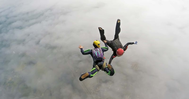 Video shows two skydivers falling to their deaths after a mid-air collision at 5,000 ft