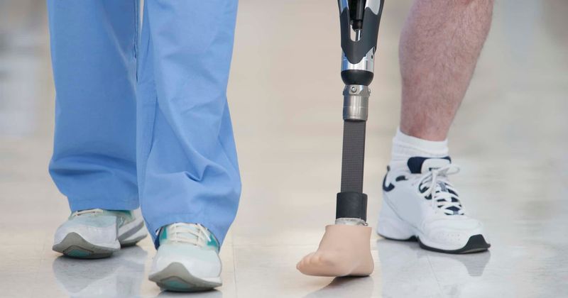 Double amputee Marine veteran denied ride at Six Flags for not having "two real legs"