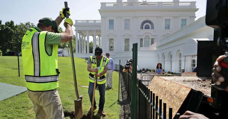 Sinkhole opens up on White House lawns and everyone's got an explanation