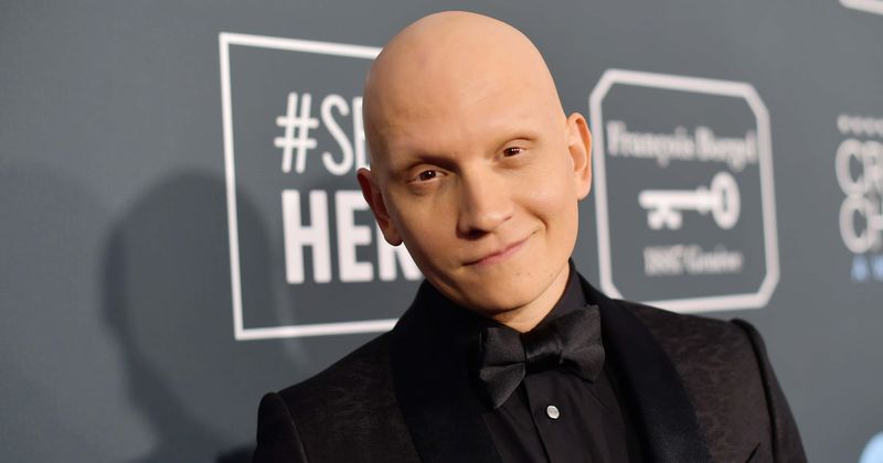 Gotham baddie Anthony Carrigan has been signed by ICM Partners