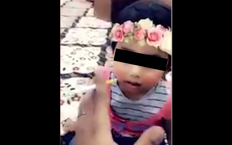 The girl appears to be two or three years old at most (Youtube)