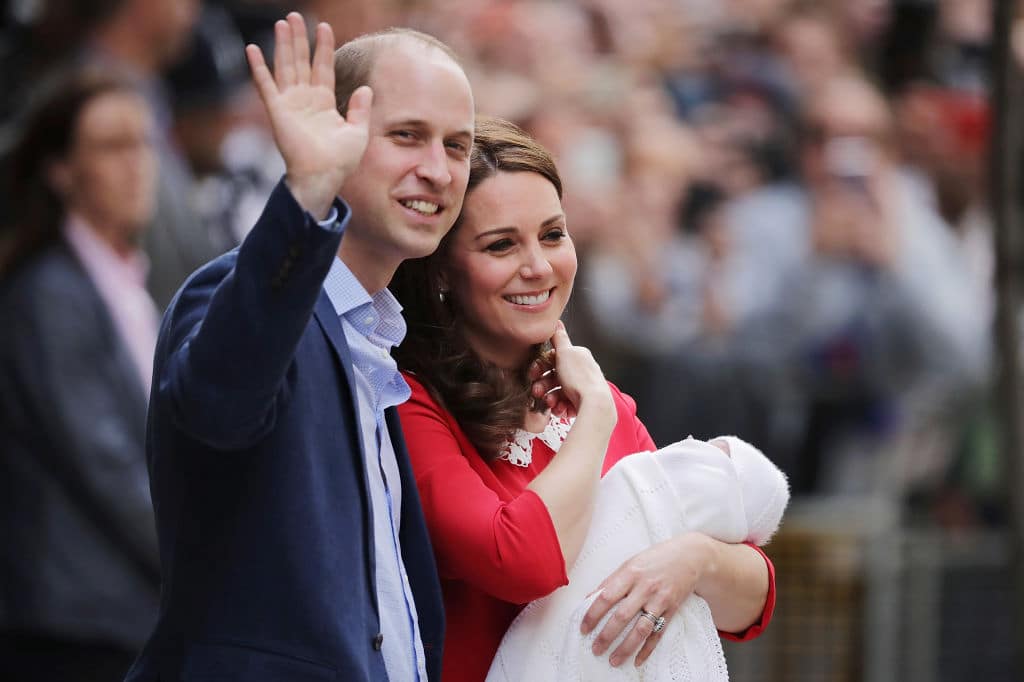 Catherine, Duchess of Cambridge and Prince William, Duke of Cambridge depart the Lindo Wing with their new born son Prince Louis of Cambridge at St Mary's Hospital on April 23, 2018 in London, England (Photo by Dan Kitwood/Getty Images)
