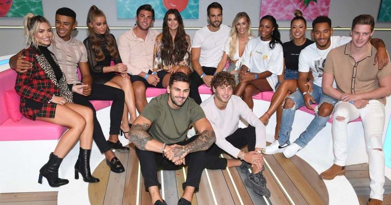 Love Island Australia premieres but audience screams 'plastic' and 'fake' on seeing new cast